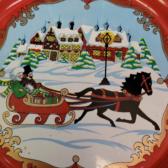VINTAGE CHRISTMAS PLASTIC SERVING TRAY ~ 9” X 9” Winter Wonderland - Picture 2 of 8
